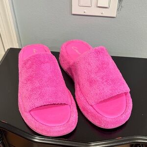 Circus by Sam Edelman Vibrant Pink Plush Sandals
